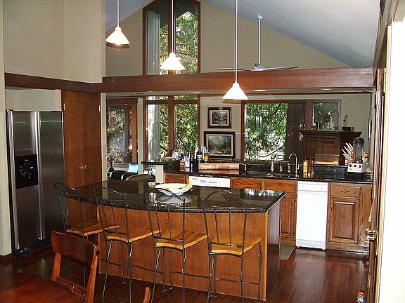 Updated kitchen -lots of granite