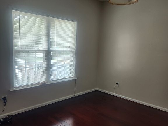 4th image of 5403 Robinson Ln