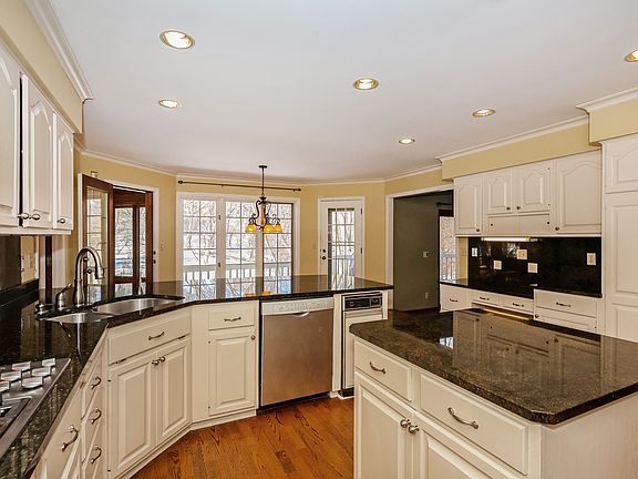 3rd image of 13143 Heritage Way