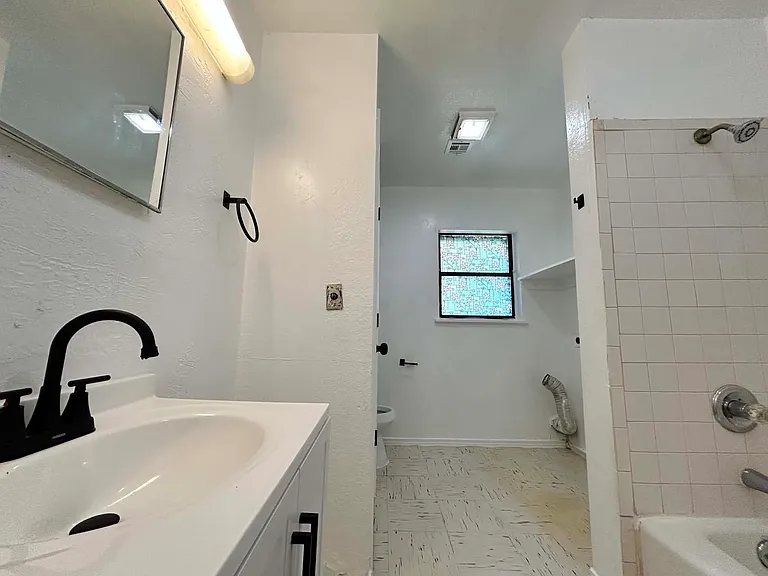 224 Bainbridge Ave — Photo 7