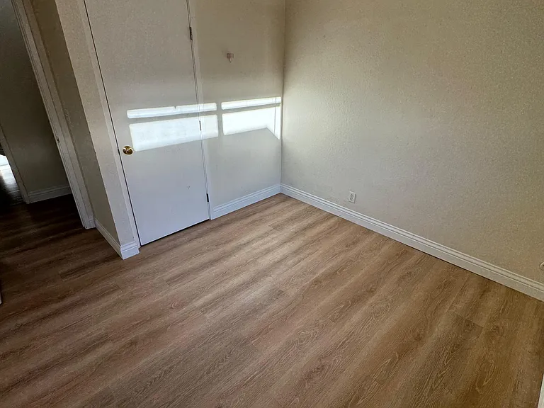 2237 Roosevelt Ave #1 — Photo 11