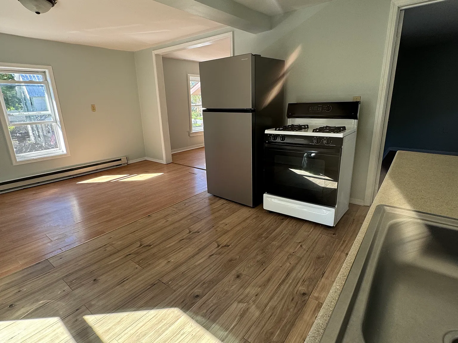 1 bed, $900 — Photo 2