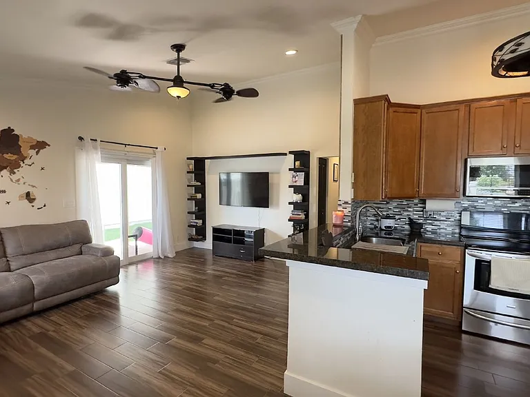 11106 Sacco Dr — Photo 2