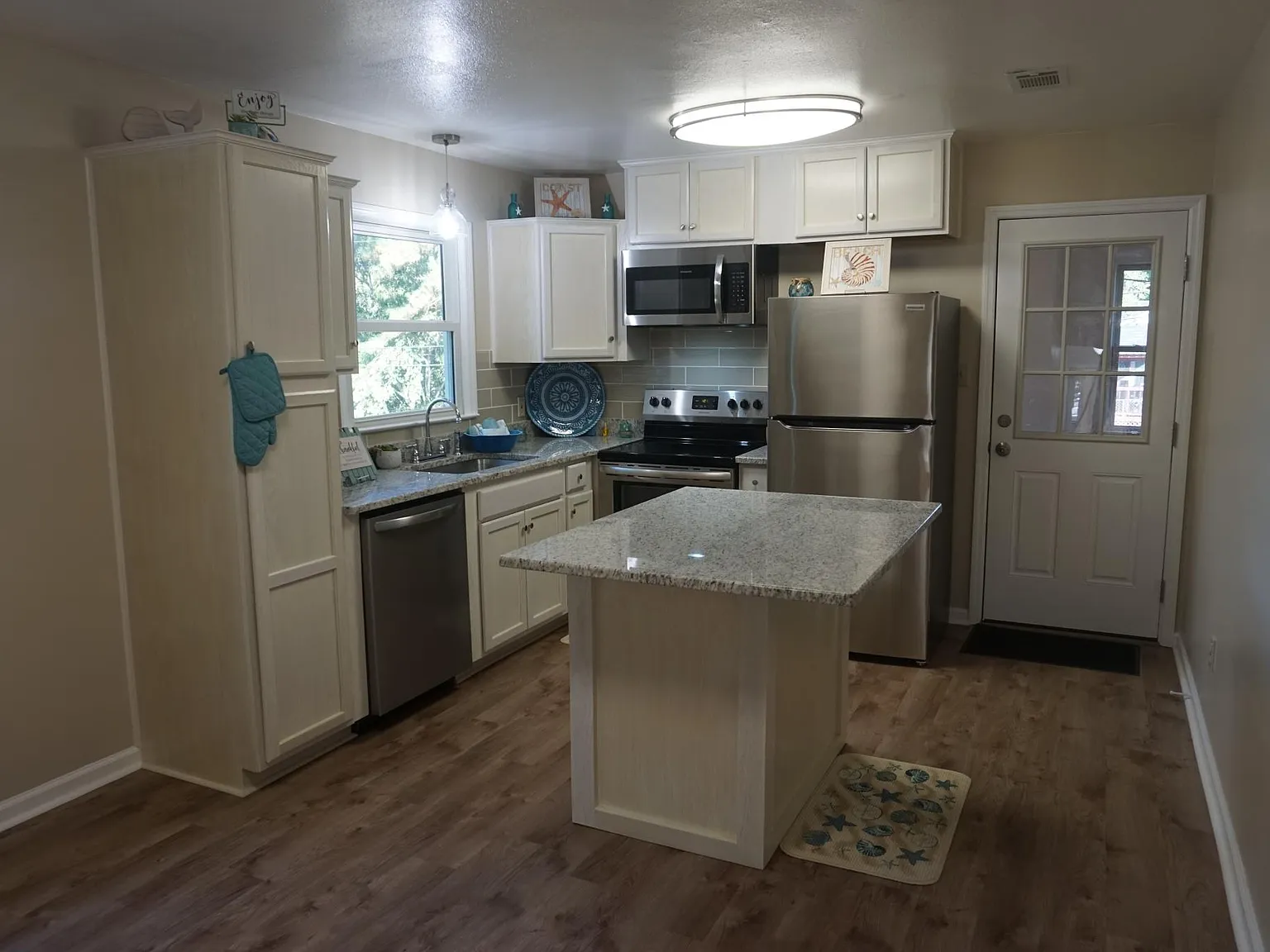 5 bed, 1610 sqft, $2,100 — Photo 4