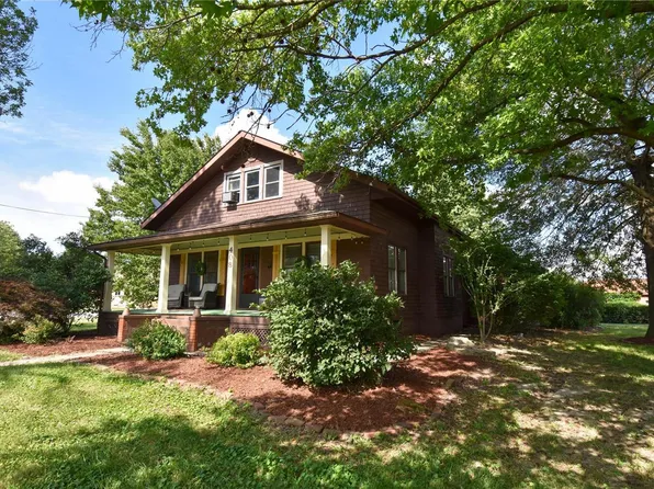 408 S Main St, New Douglas, IL 62074
