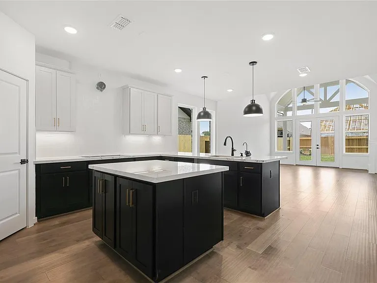 10623 Hidden Rock Dr — Photo 3