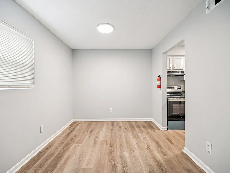 Virginia Creek Apartments — Photo 15
