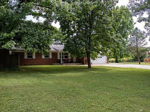 4th image of 3944 E County Road 800 N