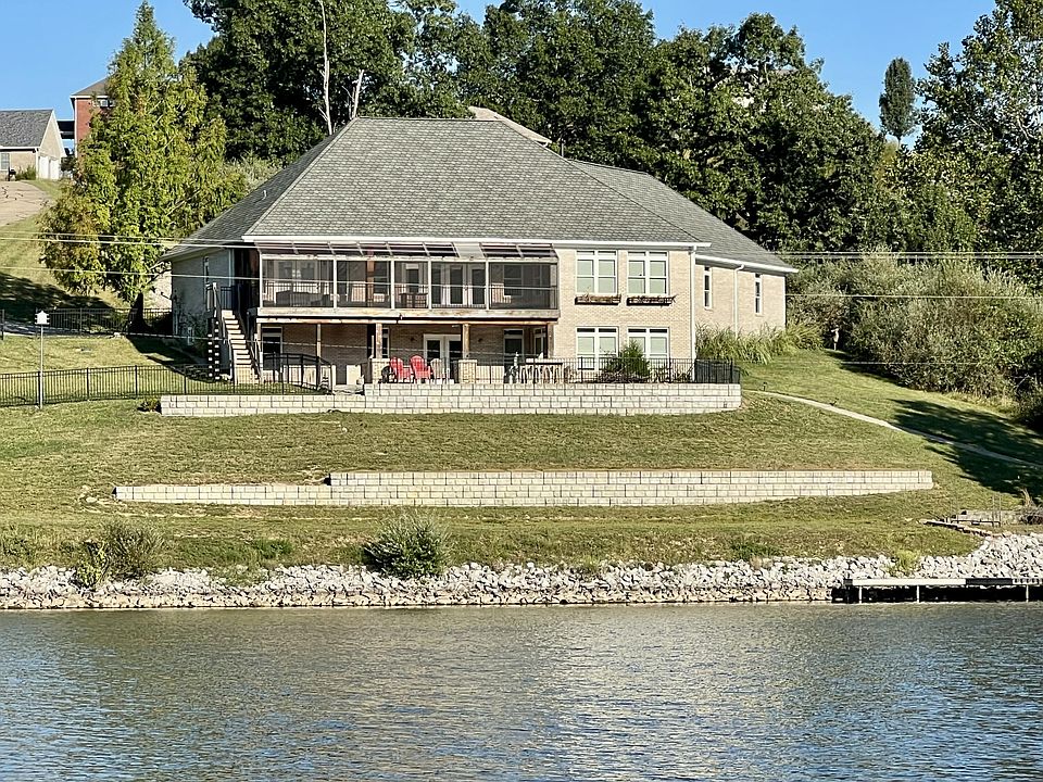 1st image of 136 Harbour Pointe Dr