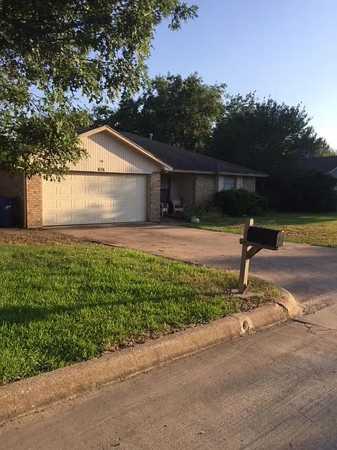 3 bed, 1325 sqft, $2,050 — Photo 1