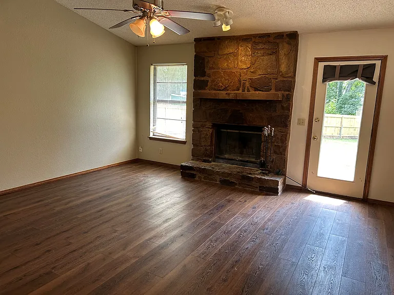 2801 E Seattle St — Photo 4