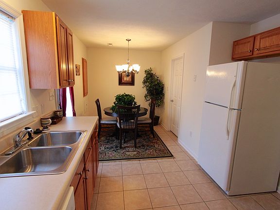 Deluxe Kitchen 1_10152013