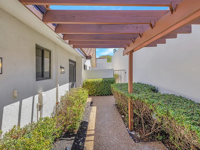 21440 Campo Allegro Dr — Photo 4