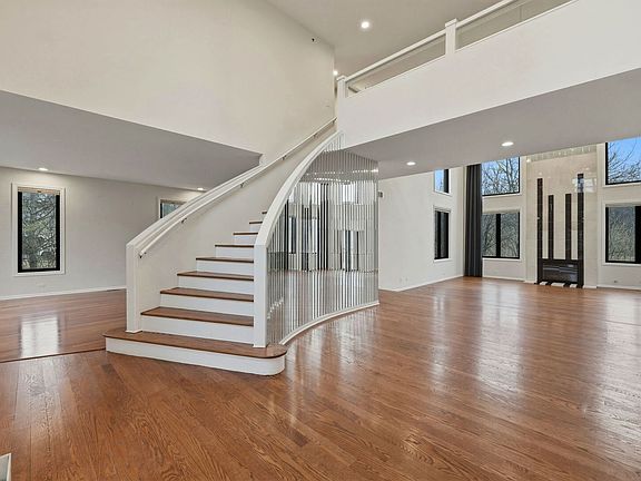 4th image of 5212 Briarcrest Ln