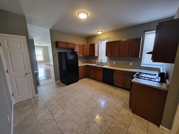 2nd image of 3241 Itaska St
