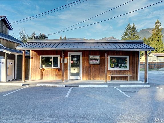 Front view of coffee shop.