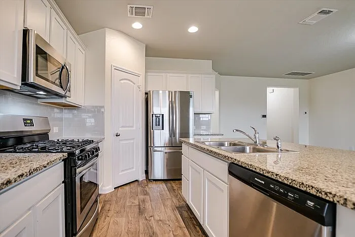 1011 Pembroke Ct — Photo 3