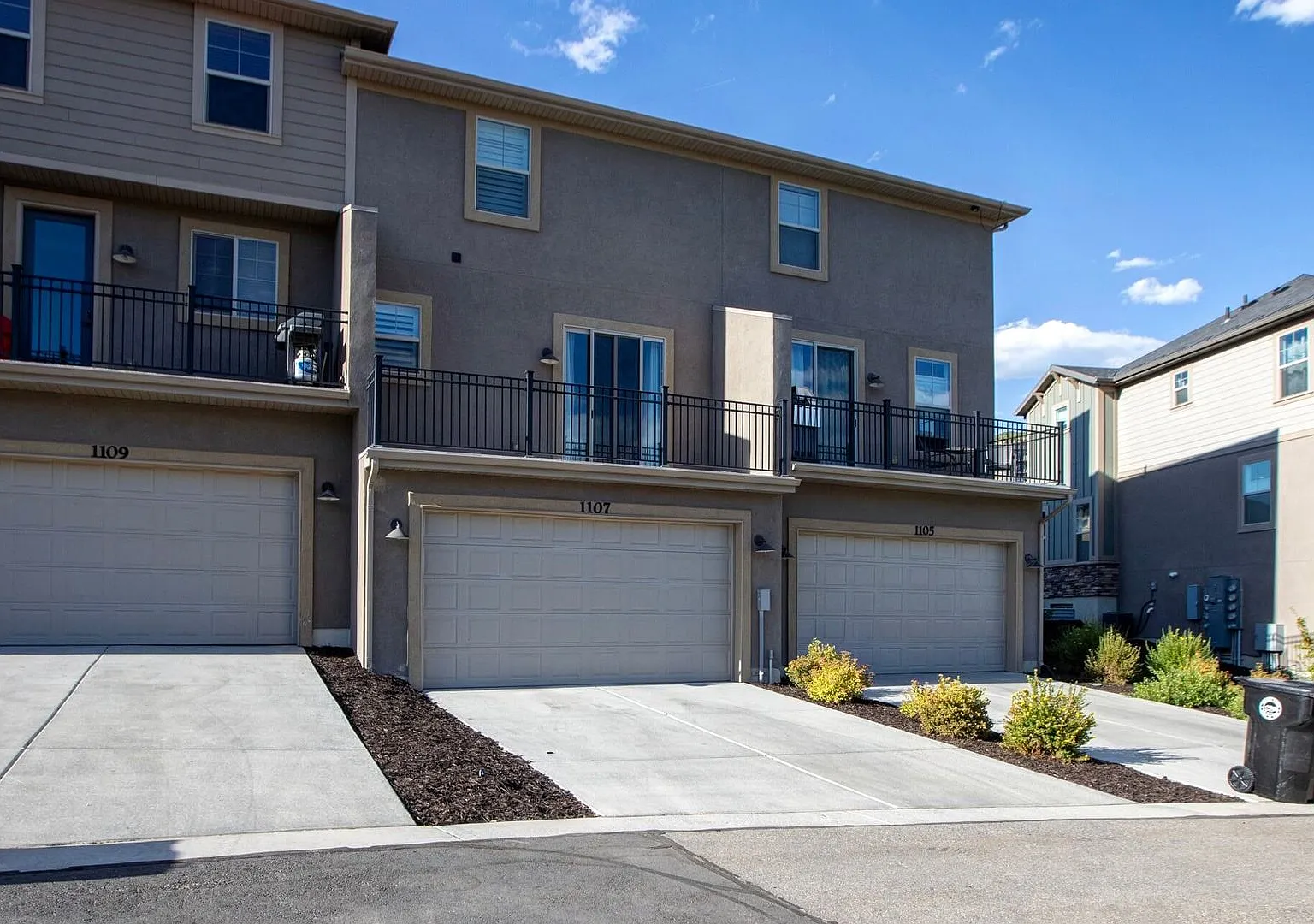 3 Bedroom/ 2.5 Bathroom | Furnished | Internet Included | Dog Considered — Photo 3