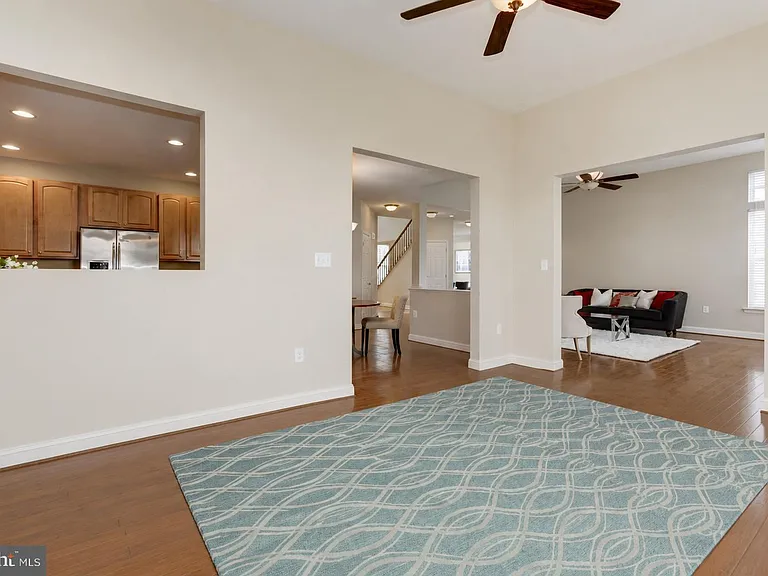 120 Nassau Dr — Photo 14