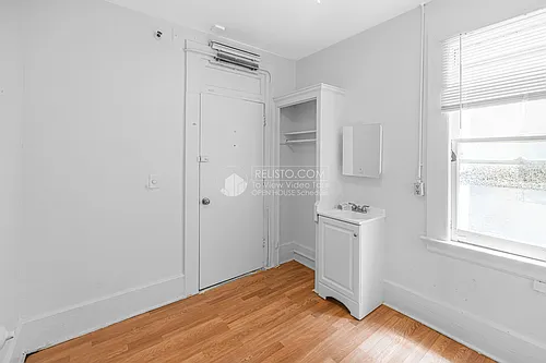 402 Broadway St Photo 1