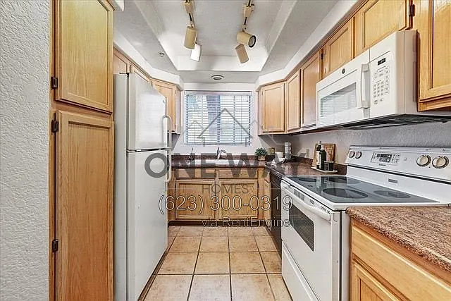 2 bed, 2.0 bath, 1076 sqft, $2,145 — Photo 3