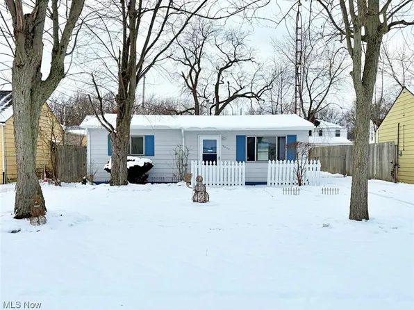 3928 Meadow Ln, Lorain, OH 44055