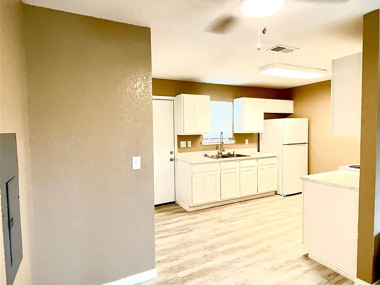 411 Lindley Dr — Photo 8