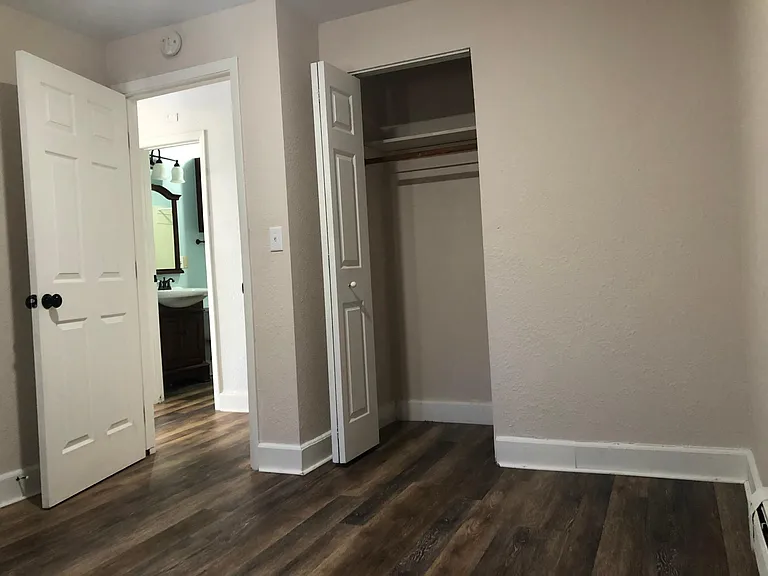 429 N 12th Ave E #MAIN FLOOR — Photo 18