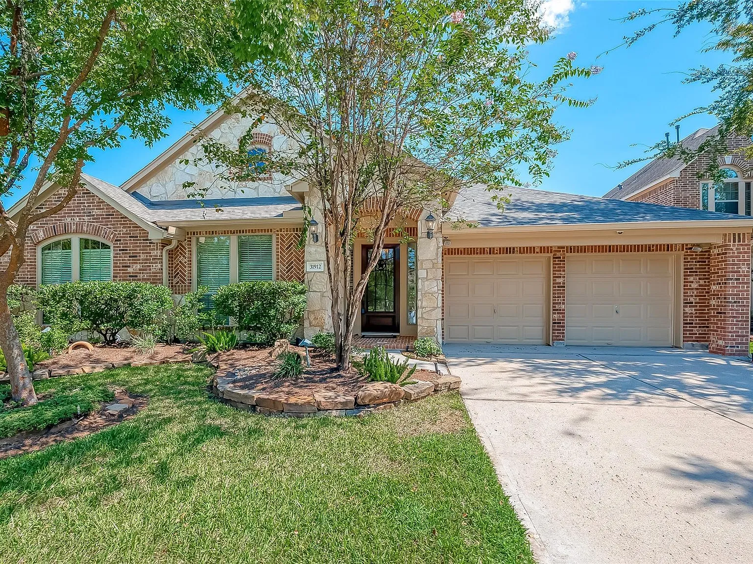 4 bed, 3.0 bath, 3407 sqft, $2,900 — Photo 1