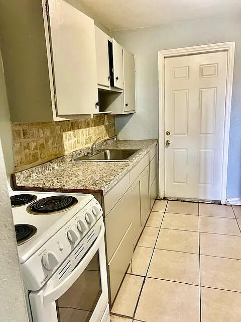 2 bed, 1.0 bath, 650 sqft, $1,700 — Photo 2
