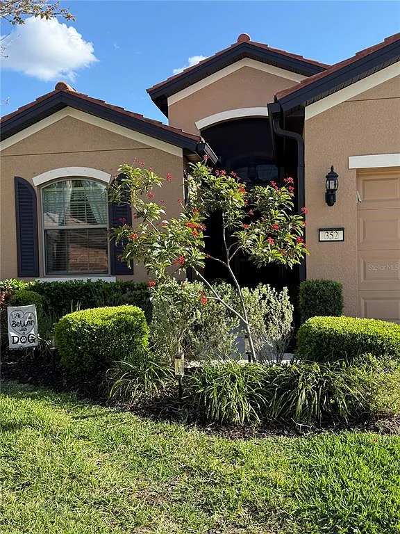 3 bed, 2.0 bath, 2190 sqft, $2,995 — Photo 2