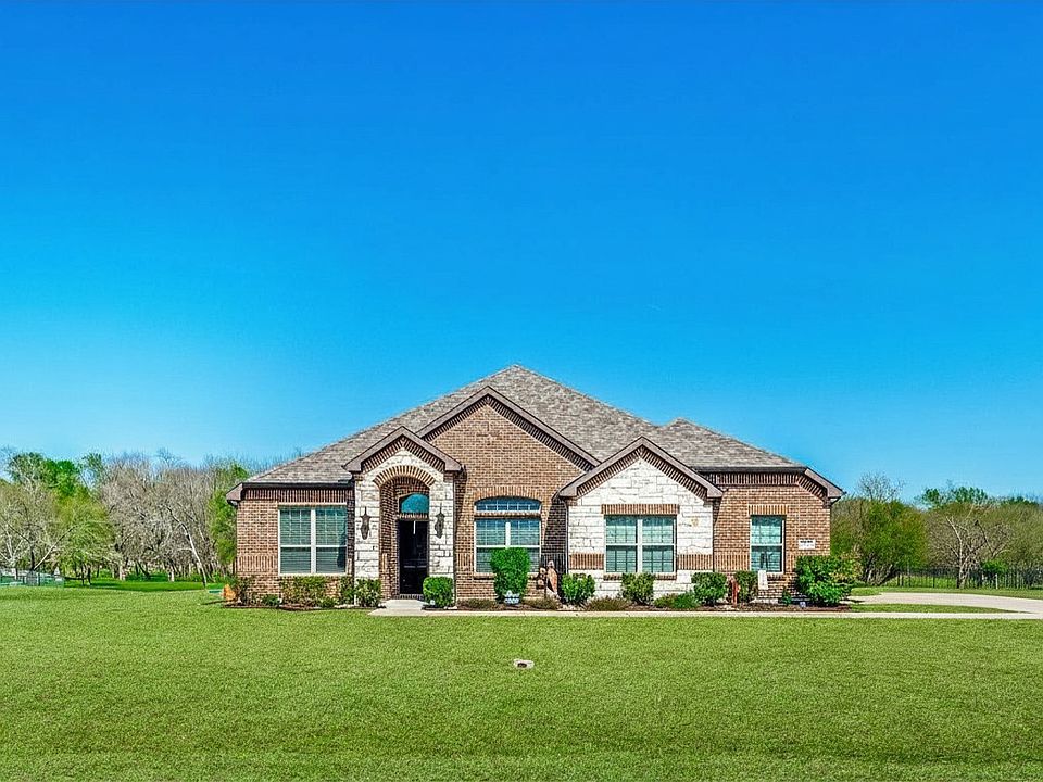 1st image of 747 Hickory Ln