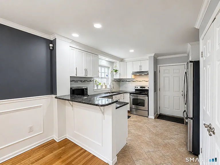 256 Washington Blvd #6 — Photo 2