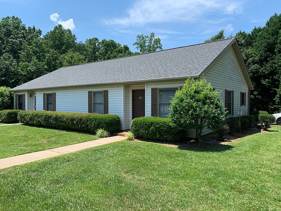 1st image of 102 Peninsula Place Ln