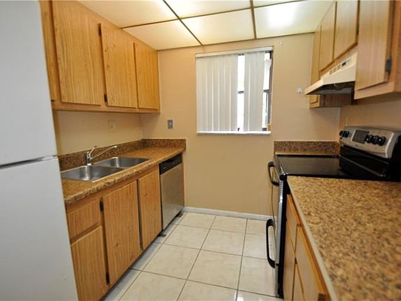 5th image of 1950 N Congress Ave APT 203