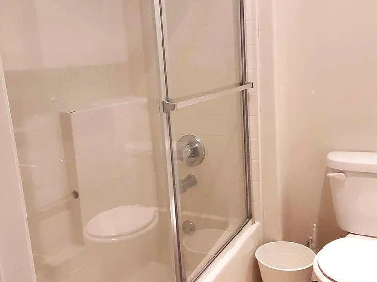 1560 S Barrington Ave — Photo 8