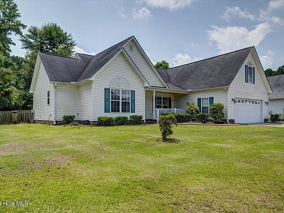 3rd image of 105 Croatan Woods Drive