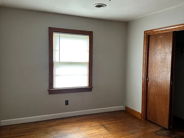144 N Fairview Cir — Photo 15