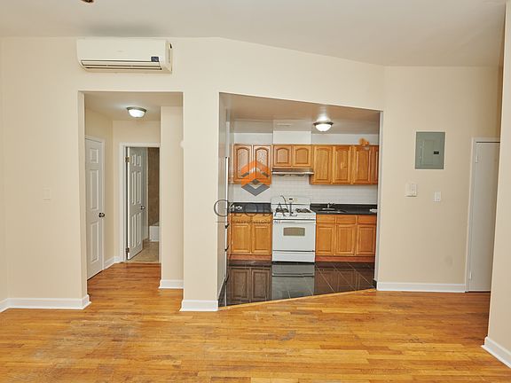 3rd image of 1421 College Point Blvd APT 1