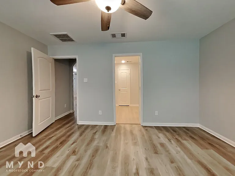 8431 Liberty Sky Rd — Photo 11