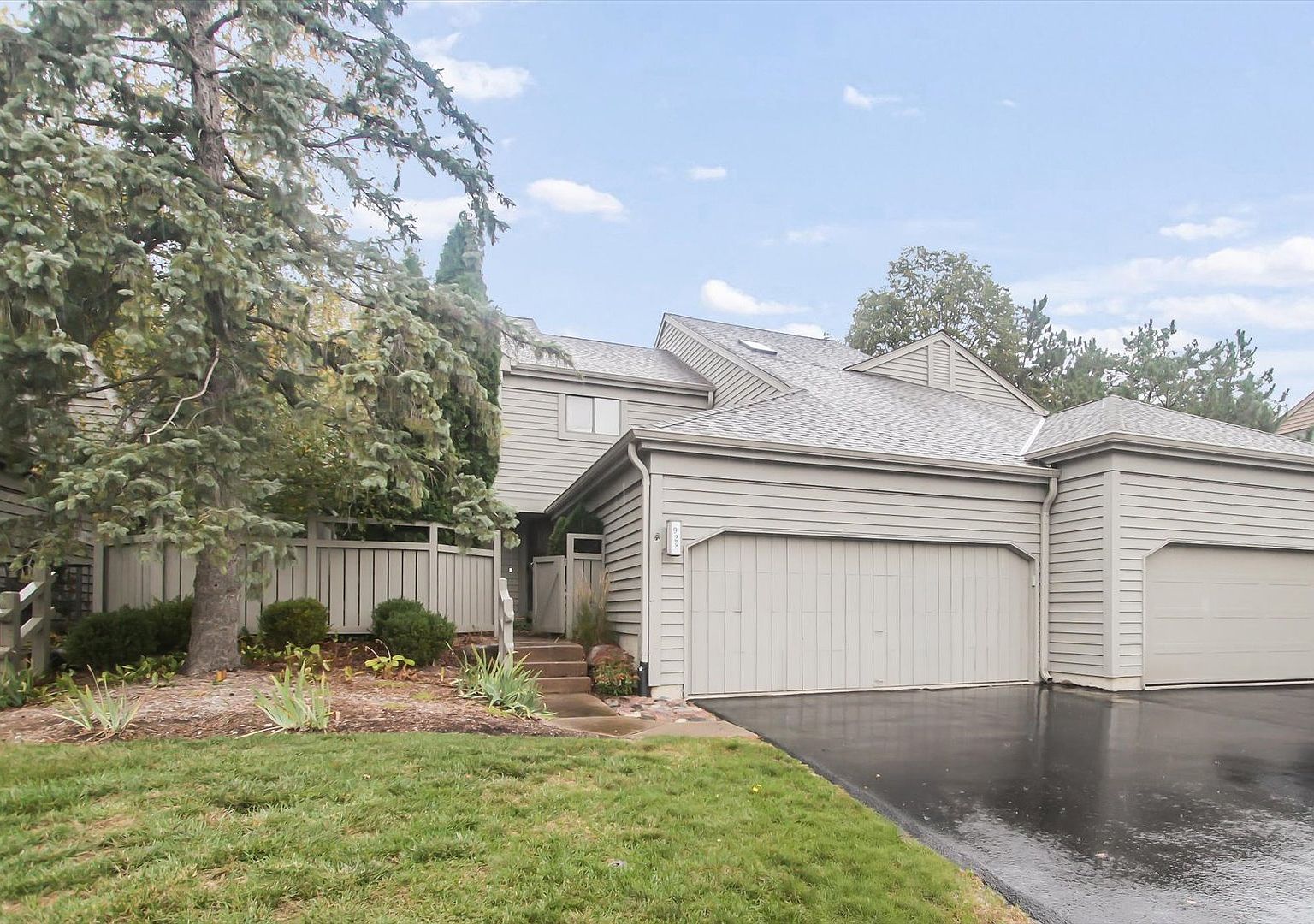 928 Longmeadow Ct #1016