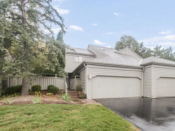 928 Longmeadow Ct #1016, Barrington, IL 60010