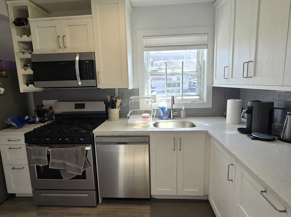 48-20 Ditmars Boulevard image 1 of 7