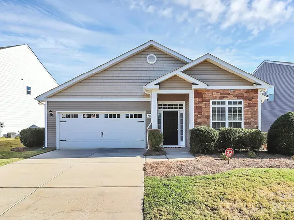 7016 Solares Dr, Charlotte, NC 28215