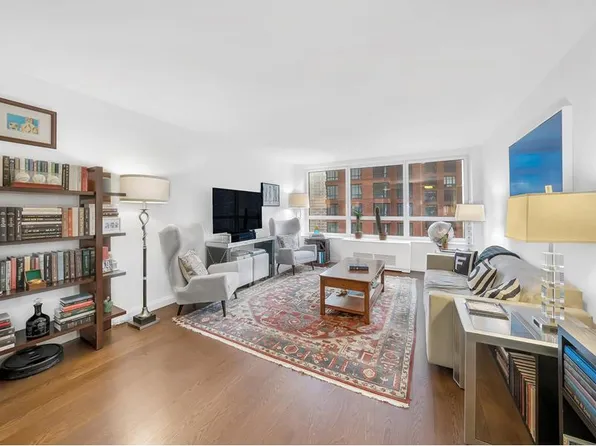 200 E 94th St, New York, NY