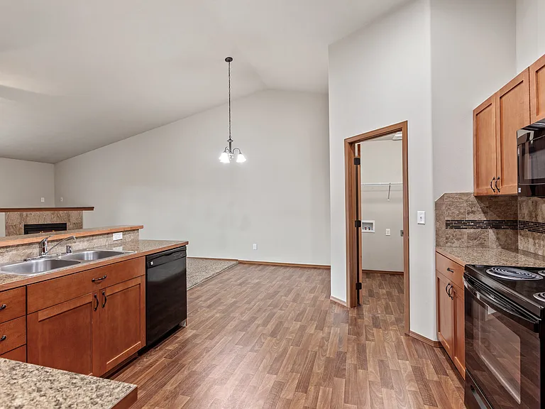 Brookline Townhomes — Photo 9