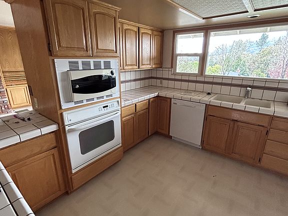 4th image of 106 Fel Mar Drive106 Dr