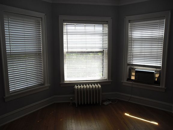 5th image of 842 Hinman Ave APT 2