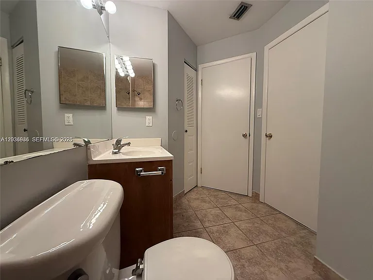 937 Coral Club Dr #937 — Photo 3