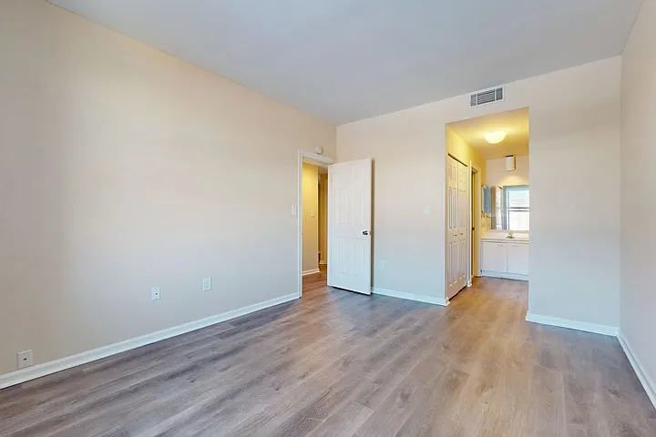 Kingsbury — Photo 106